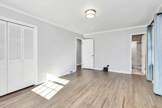 Building Photo - 1932 Stoneyridge Dr