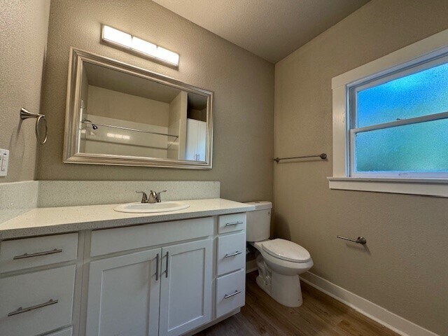 Building Photo - 2bd/1ba updated Midtown home