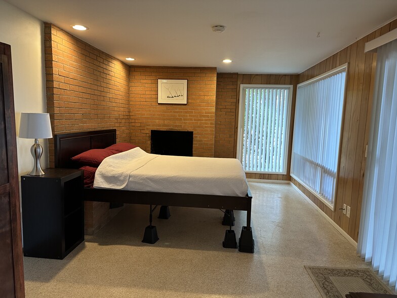 Building Photo - 1205 E 29th Pl