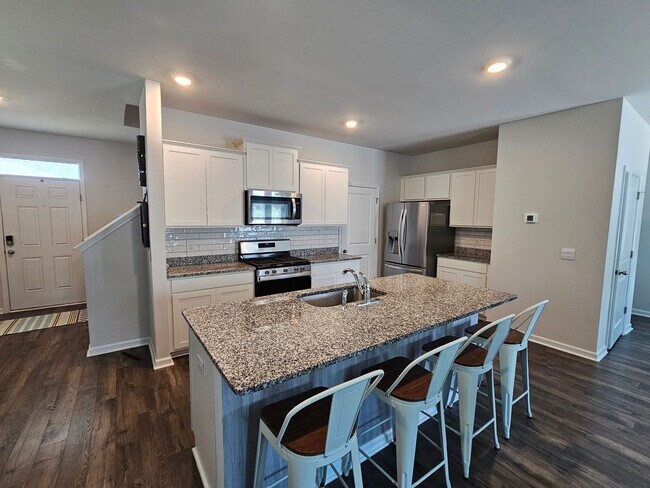 Building Photo - Beautiful Home 4 Bedroom 2.5 Bath