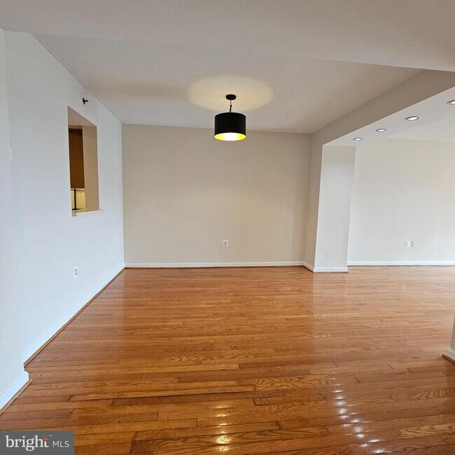 Building Photo - 505 E Braddock Rd