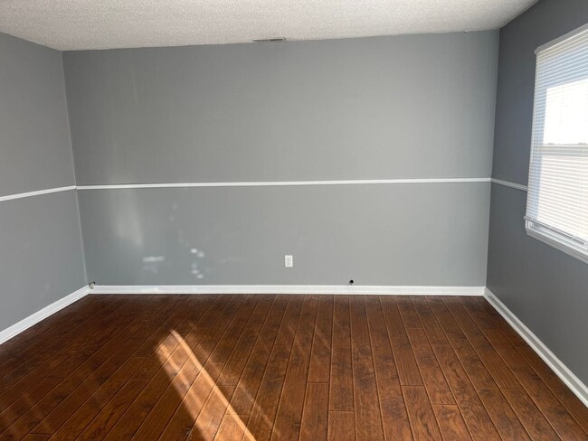 Building Photo - Beautiful 3 Bed, 1 Bath Convenient Location Mins From Hospital and Shopping