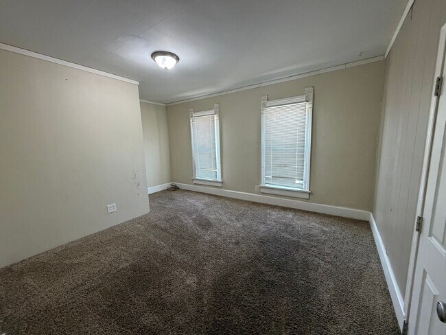 Building Photo - 421 Allyn St