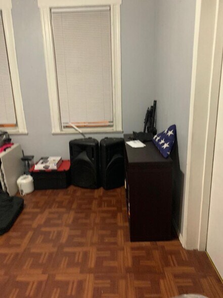 Building Photo - 152 8th St Apt 1