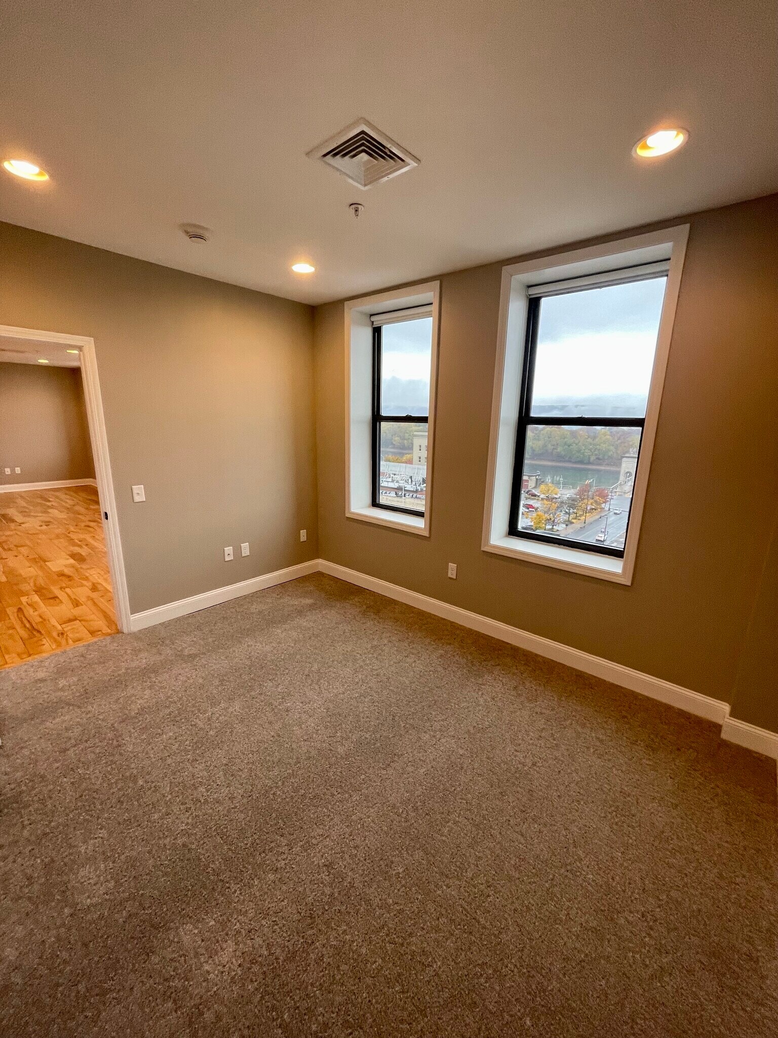 Building Photo - 11 W Market St