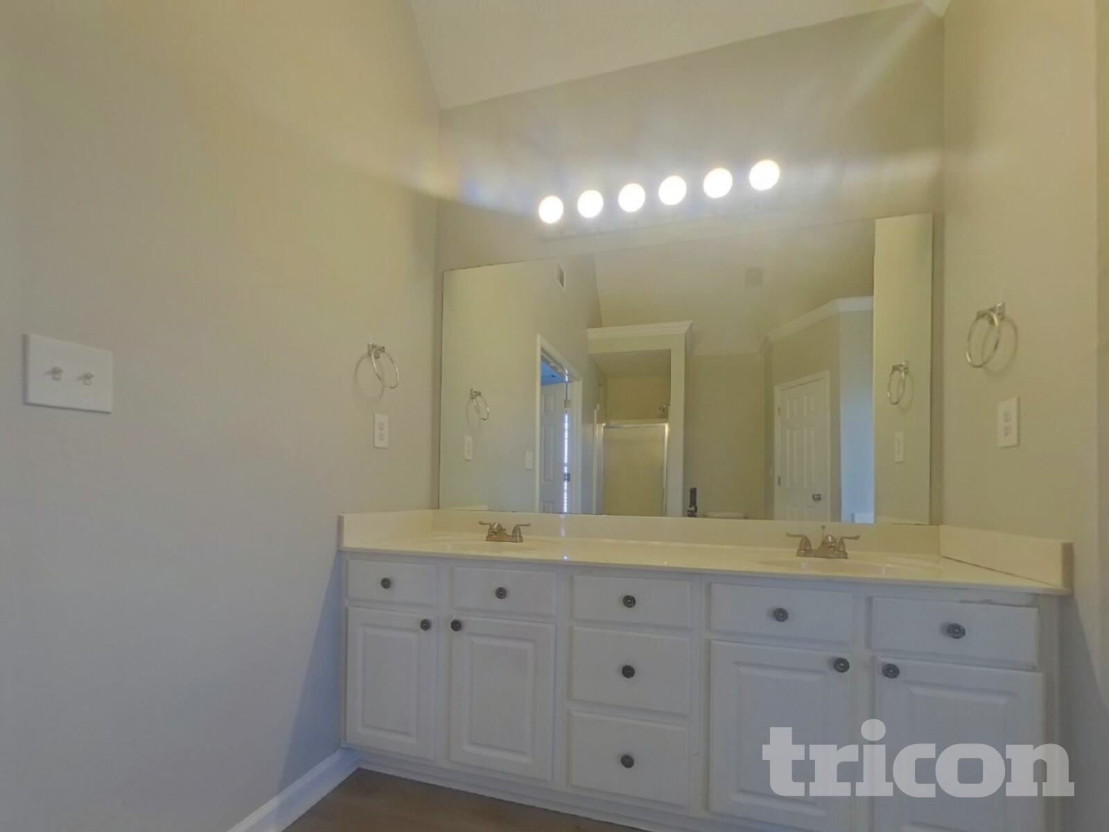 Building Photo - 806 Tucker Trail