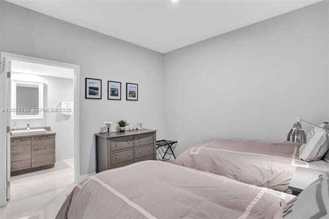 Building Photo - 400 Sunny Isles Blvd
