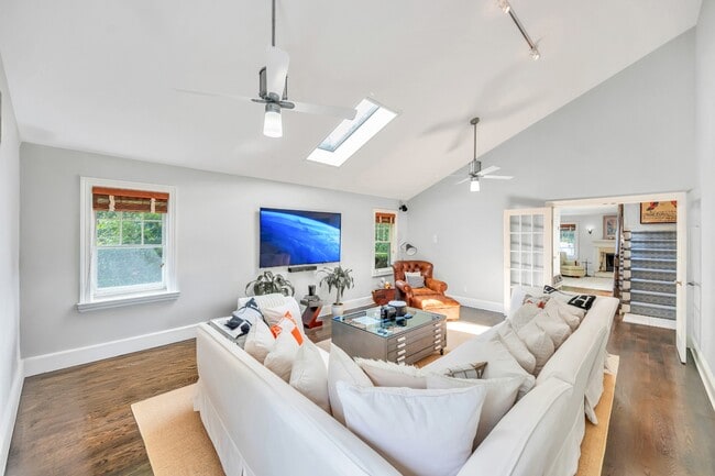 Building Photo - 25 Broidy Ln