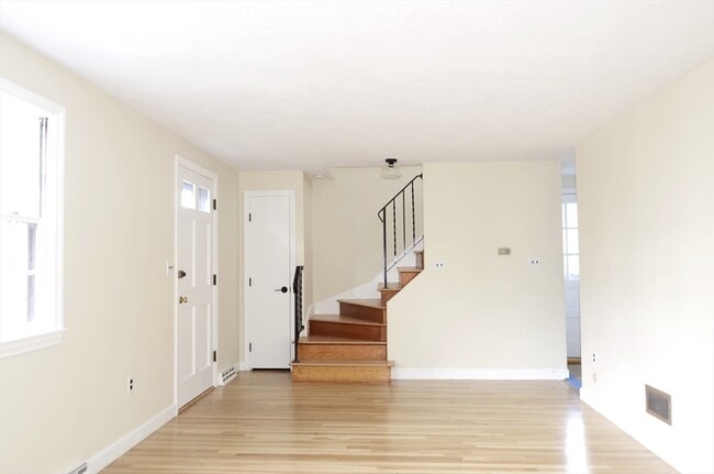 Building Photo - 10 Colburn St