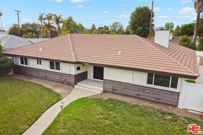 Building Photo - 17633 Nordhoff St