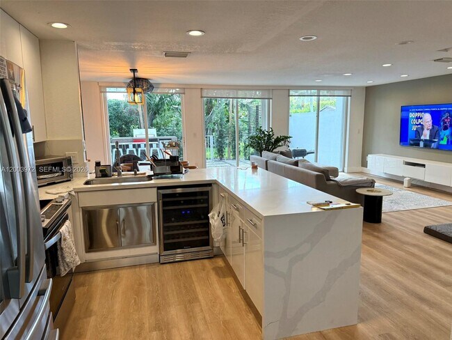 Building Photo - 6420 NW 109th Ave