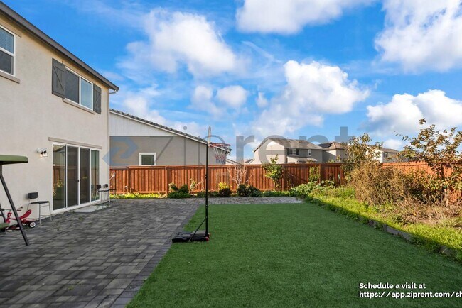 Building Photo - 861 Pipit St