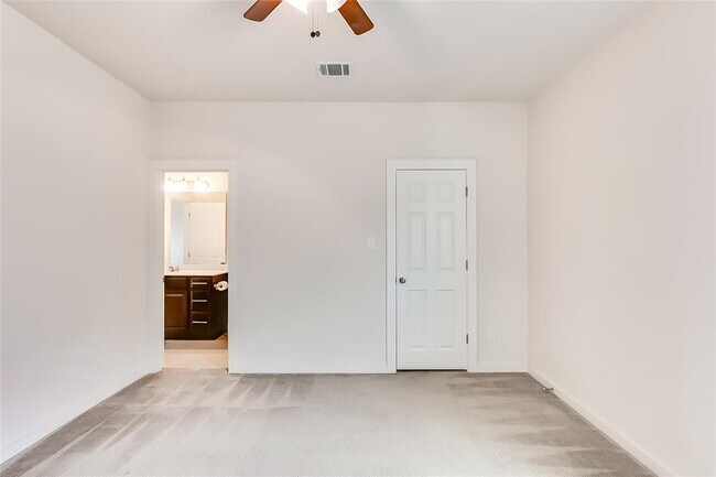 Building Photo - 16113 Hawthorne Heights Trail