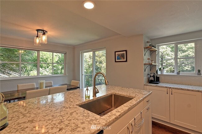 Building Photo - Fremont – Updated 2 Bedroom / 1 Bath Condo...