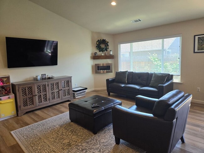 Building Photo - Pets considered! Recently constructed McKi...