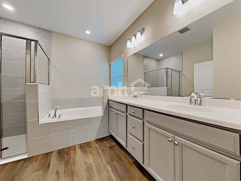 Building Photo - 300 Anastasia Park Rd