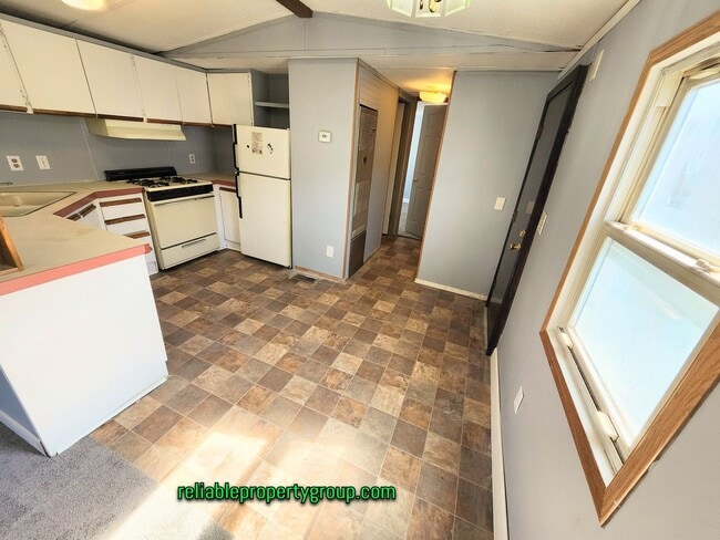 Building Photo - New Listing in Fort Wayne