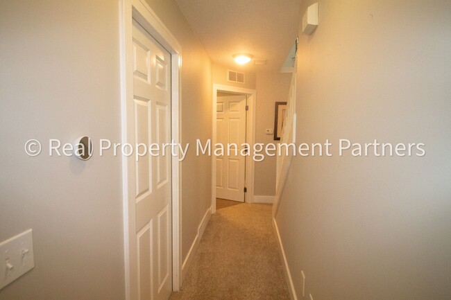 Building Photo - Fully Furnished 3BR/2BA Condo – Near River...