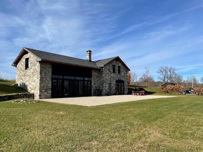 Building Photo - 691 Wiltsie Bridge Rd