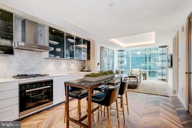 Building Photo - 300 International Drive