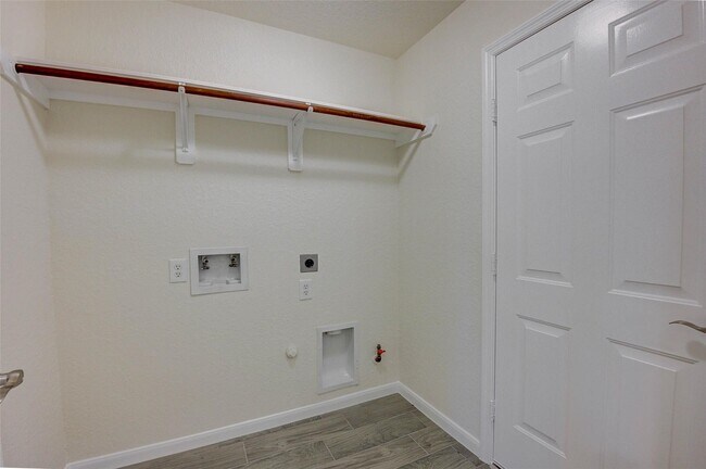 Building Photo - 32403 Cross Spring Park Ln