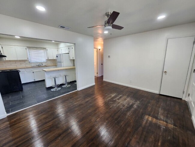 Building Photo - 1715 Doctor M.L.K. Jr Dr