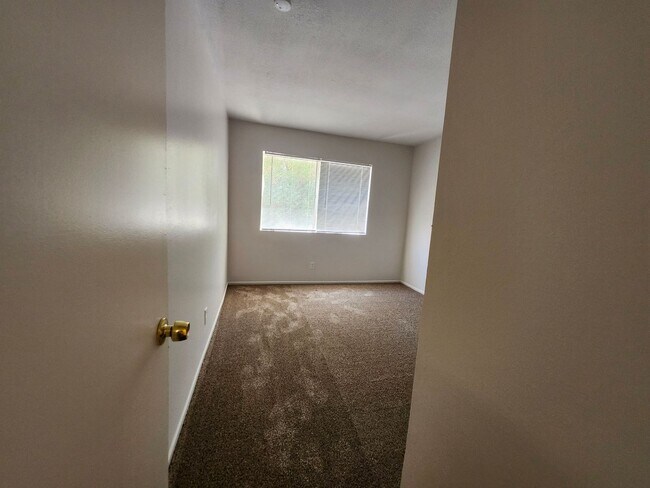 Building Photo - 2 level Condo