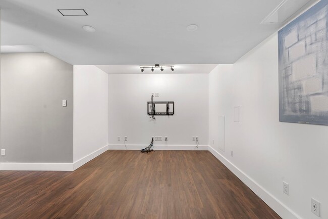 Building Photo - Beautiful 3-Bed, 3-Bath Home in Excellent ...