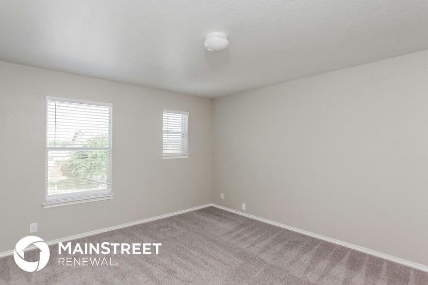 Building Photo - 121 Angus Way