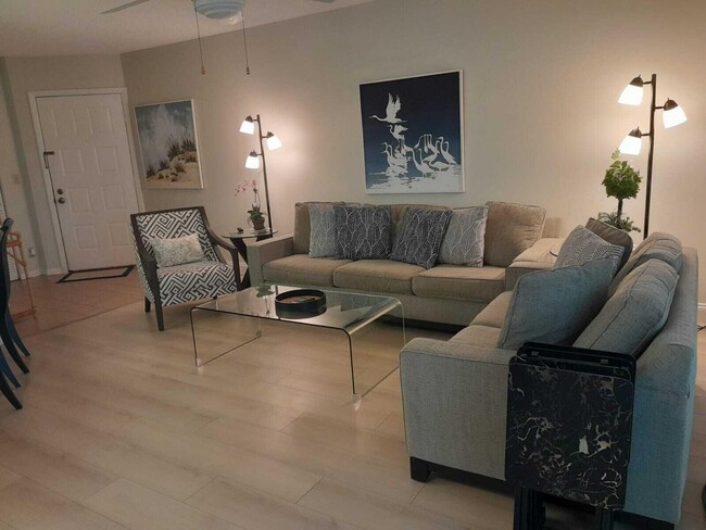 Building Photo - 1605 S US Hwy 1