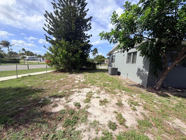 Building Photo - 6036 Westover Rd