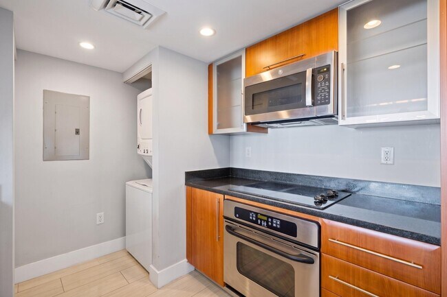 Building Photo - 610 W Las Olas Blvd