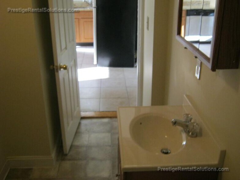 Building Photo - 21 Roseclair St