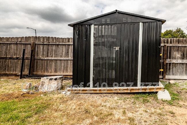 Building Photo - 6203 Lakeview Dr.