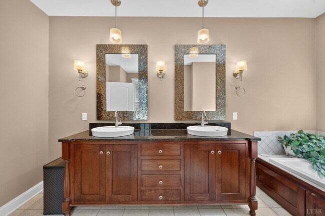 Building Photo - 237 Golf Course Trail