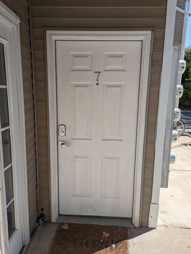 Building Photo - 1505 W 25th Ct