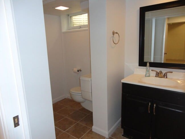 Building Photo - 7422 N Navajo Rd