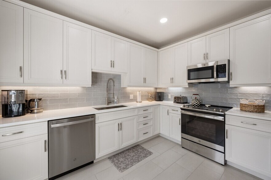 Building Photo - 773 Bonnyneck Dr