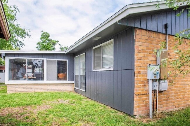 Building Photo - 9563 Goldfinch Cir