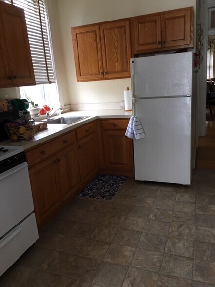 Kitchen - 3913 Flad Ave