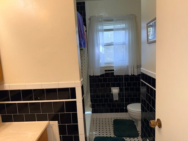 Building Photo - 28 Robinhood Rd