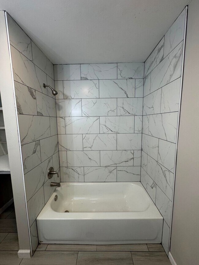 Building Photo - No HOA. Oversized 3/2 Home. NEW PHOTOS COMING SOON