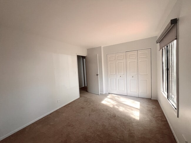 Building Photo - 521 73rd St