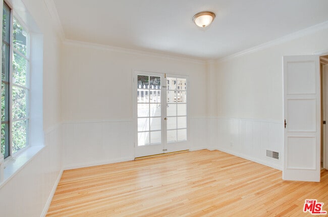 Building Photo - 10309 Chrysanthemum Ln