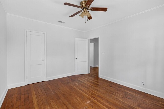 Building Photo - 216 E 57th St