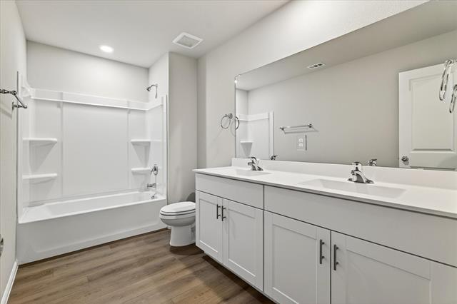 Building Photo - 431 Wydown Dr