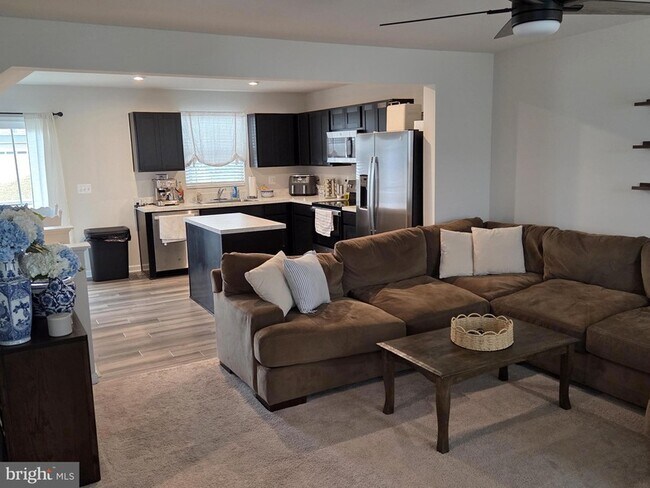 Building Photo - 503 Williams St