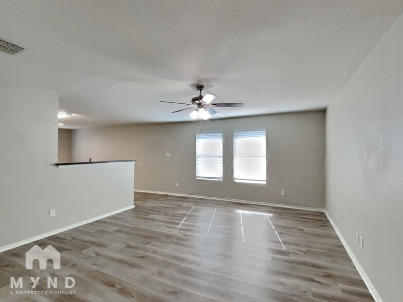 Building Photo - 1157 Boxwood Dr