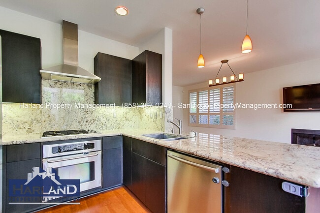 Building Photo - 5540 Renaissance Ave