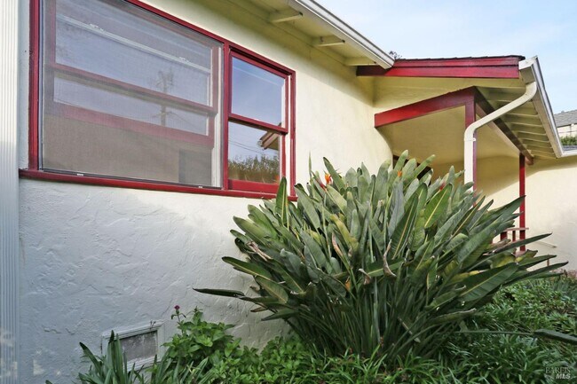 Building Photo - 11 Alta Vista Ave